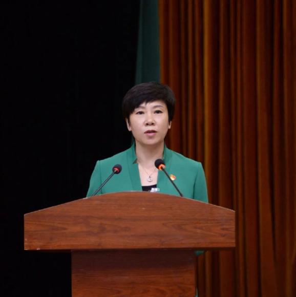 张秀玲全票当选达拉特旗人民政府旗长