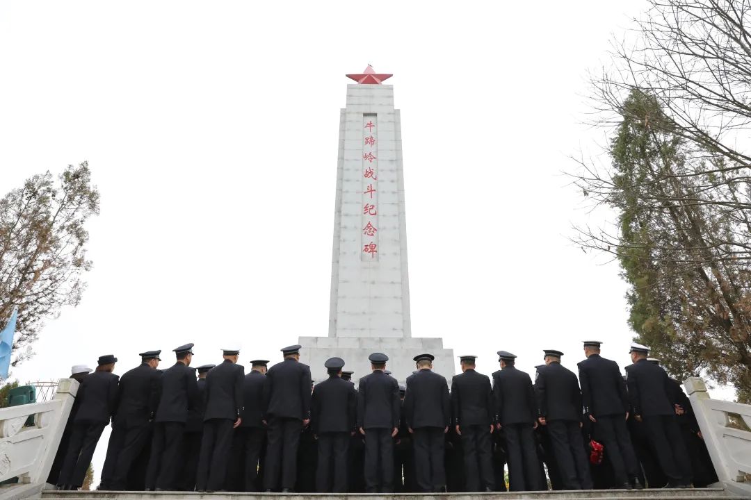 廣大民輔警赴安康市牛蹄嶺戰鬥遺址公園,陝南人民抗日第一軍紀念碑