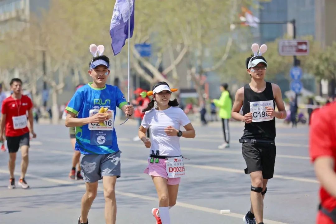 2021中国郑开马拉松赛小马拉松(开封段)4月18日8时30分开跑