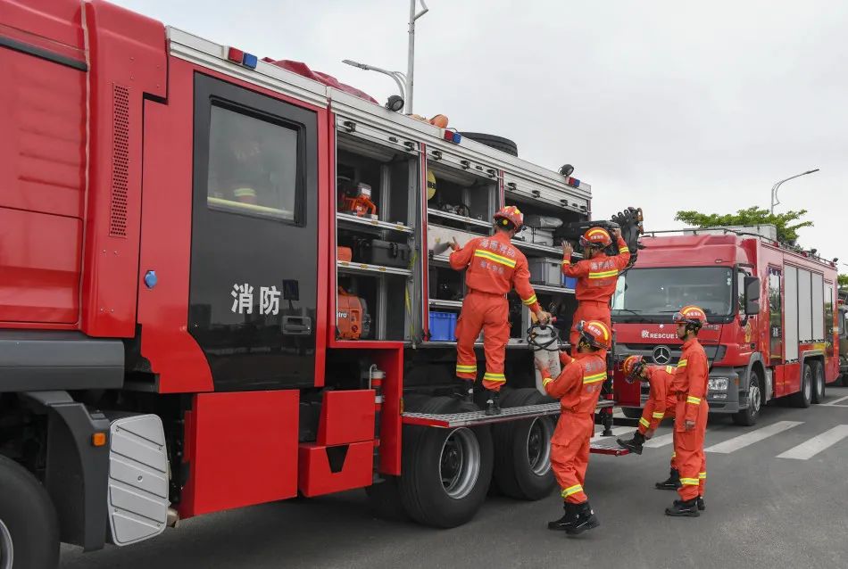 对标实战,闪电出击 海口消防组织开展无预案地震救援拉动演练_政务_