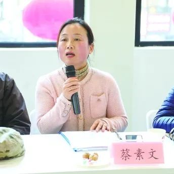 宝山区政协委员宝山区教育学院德育双中心副主任,蔡素文比如健身器械