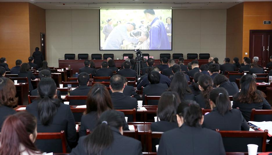 政法队伍教育整顿市法院组织集中观看电影马锡五断案