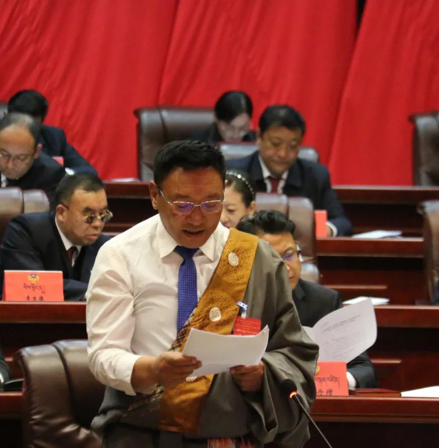 大会通过了政协第十四届玉树州委员会第六次会议决议.