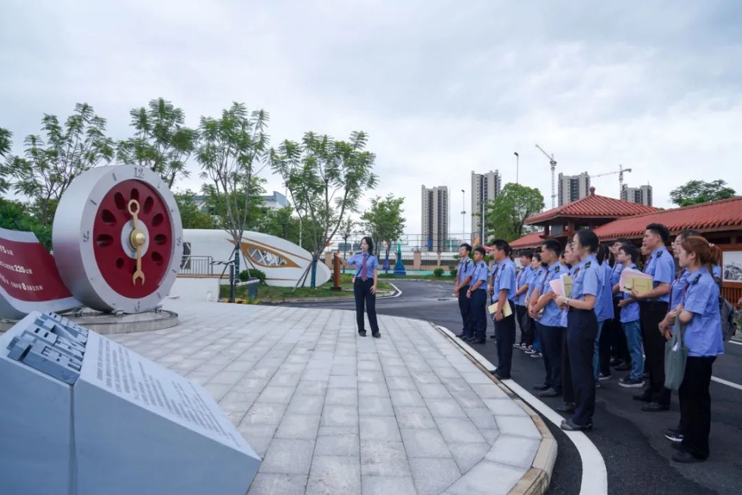 基地由南寧局集團公司黨校,百色車務段,百色工務段,南昆貨運中心,鐵旅