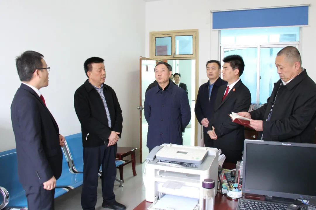全省政法队伍教育整顿第十五驻点指导组副组长庞景玉一行莅临息县法院