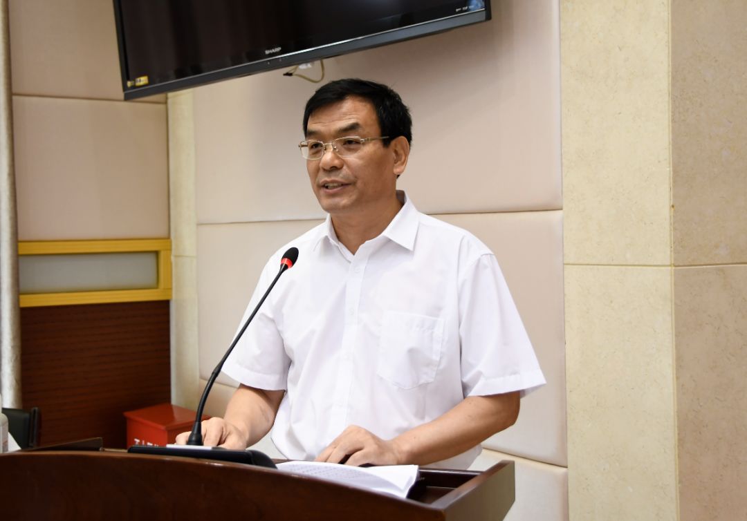 开幕仪式区委副书记,区长宁文鑫作了重要讲话,他指出,大众创业,万众