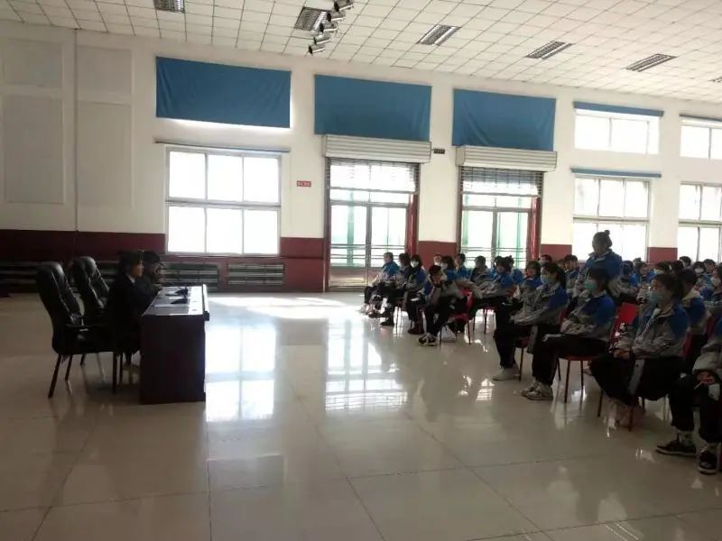 我为群众办实事:前进区人民法九州职业技术学院院进学校开展“防止校园欺凌,共建平