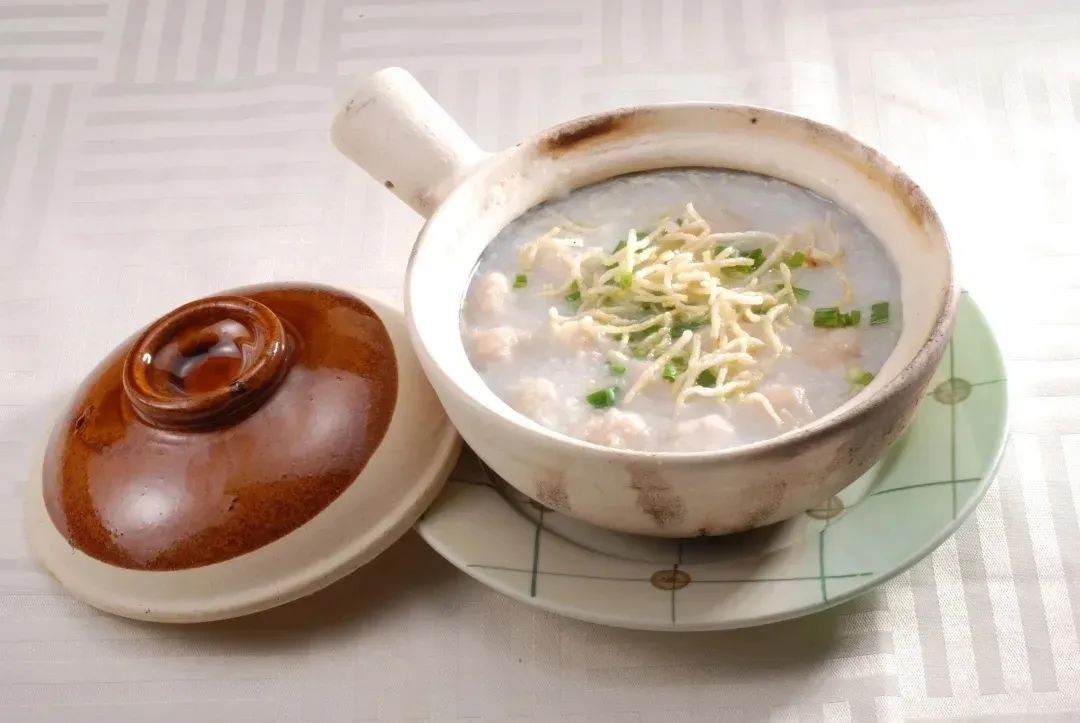 道滘粥的制法,与其他粥品的制法并无很大的差别,但它更鲜甜,更浓郁.