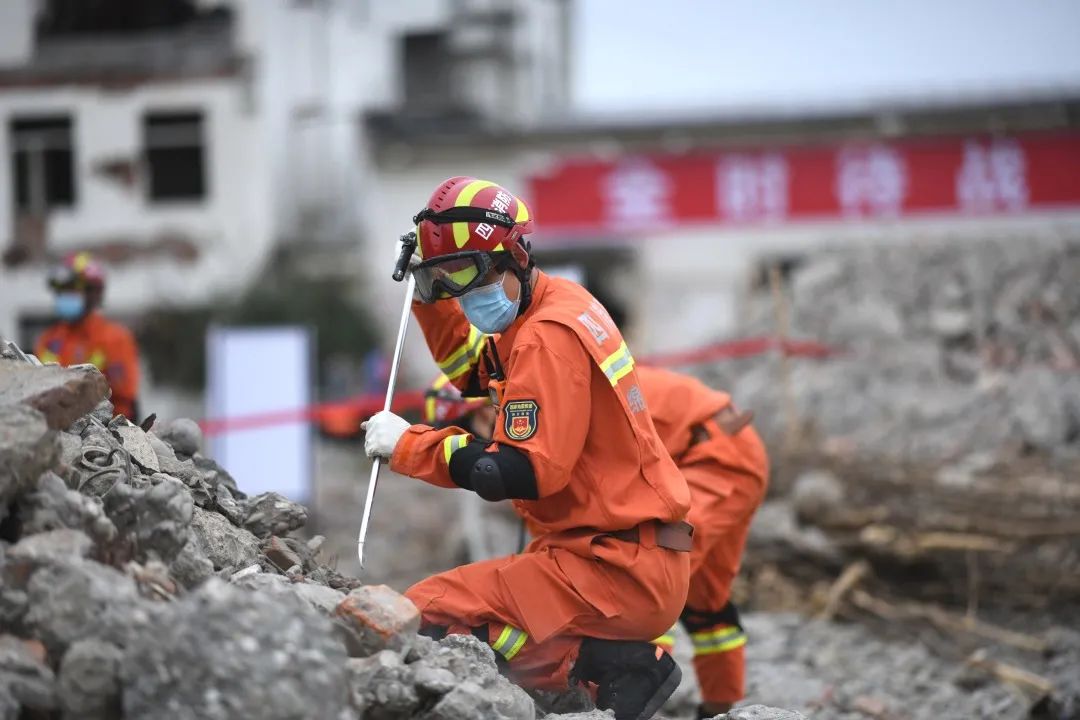 快救援地震演練消防員雷霆出擊