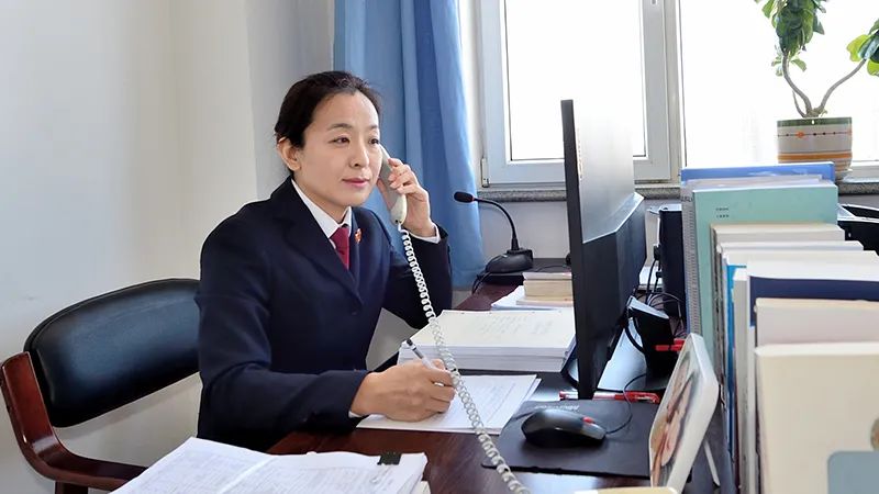 教育整顿进行时61英模风采徐春艳情法兼容无愧心中正义天平