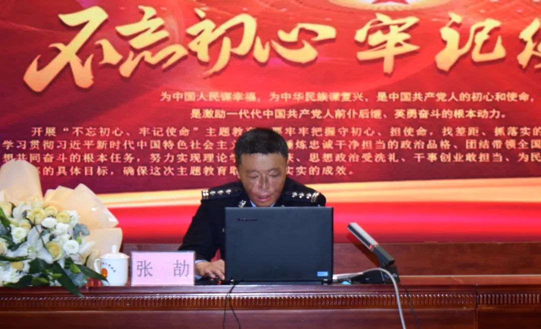 一对父子两代英雄张劼事迹深深震撼蚌埠中院干警