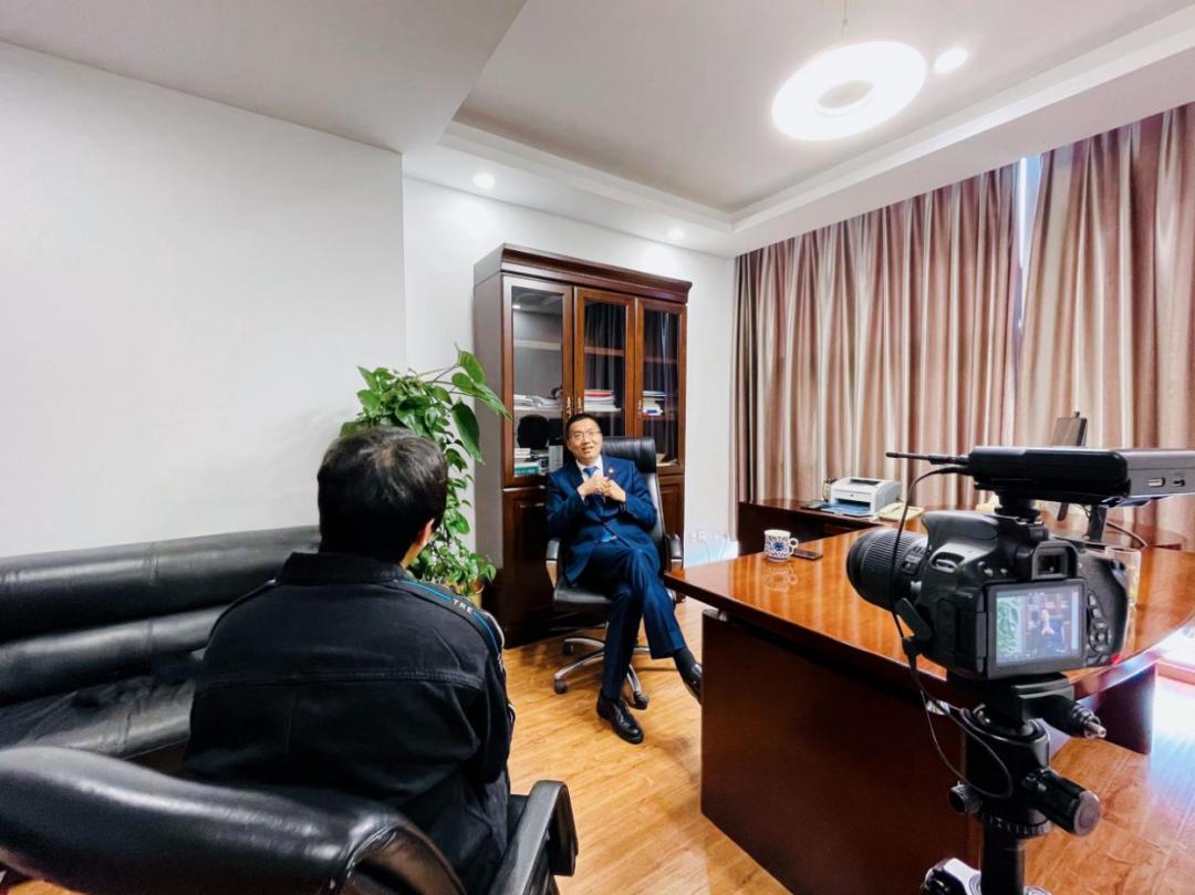 是丽雅置地副总经理,大地坡丽雅置地董事长,总经理宋渊的办公室