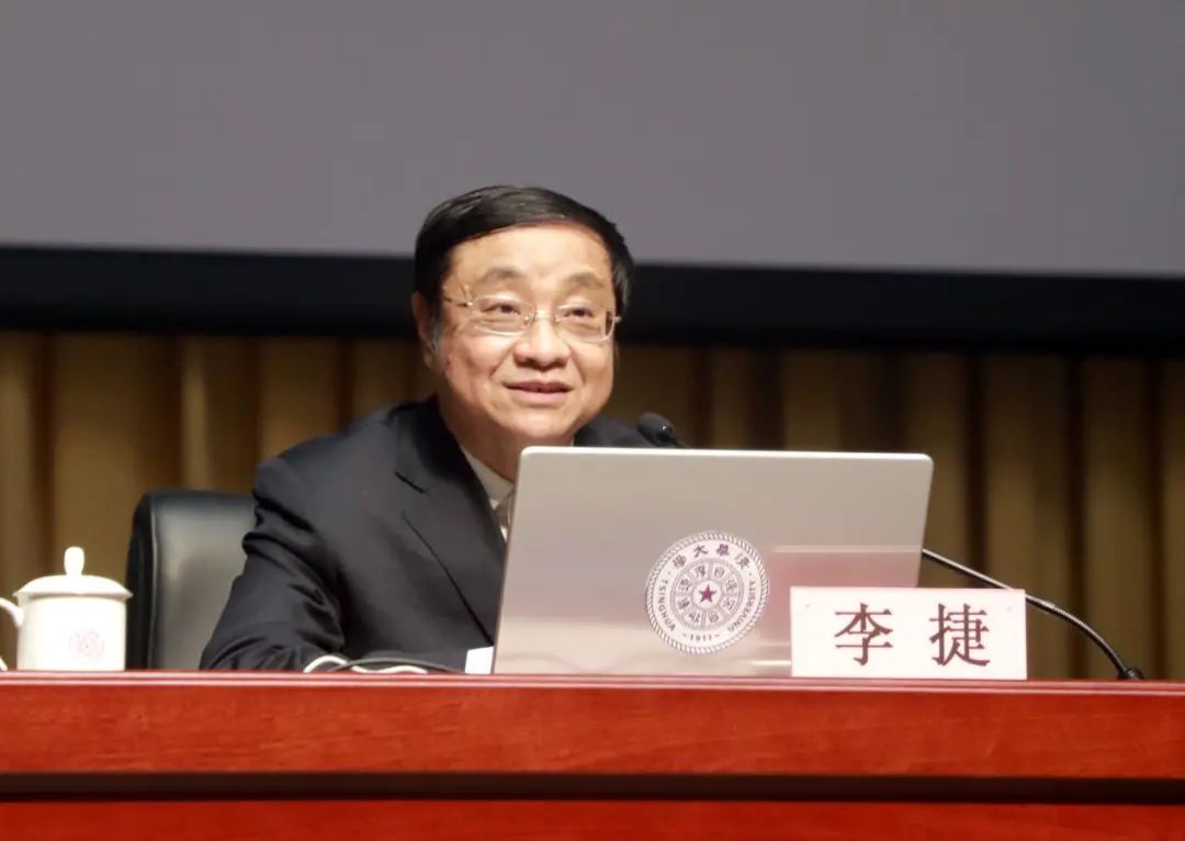 《求是》杂志社原社长,中央史学会会长,清华大学马克思主义学院双聘