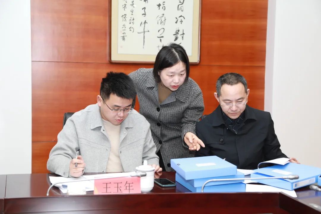 3月19日上午,市委政法委常务副书记苏孔兴一行来到靖江法院,实地督导