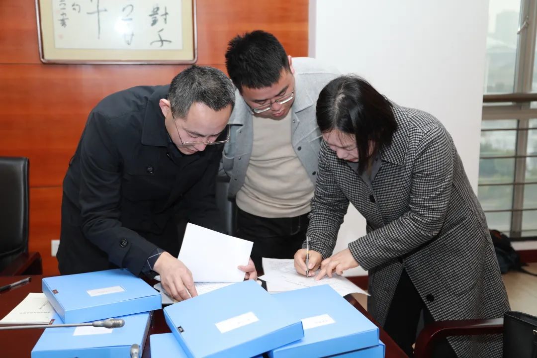 3月19日上午,市委政法委常务副书记苏孔兴一行来到靖江法院,实地督导