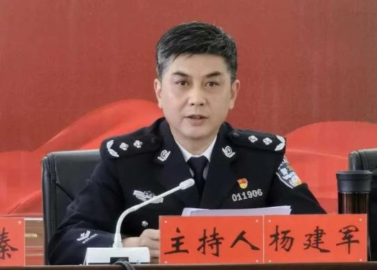 昭通市公安局召开队伍教育整顿座谈会