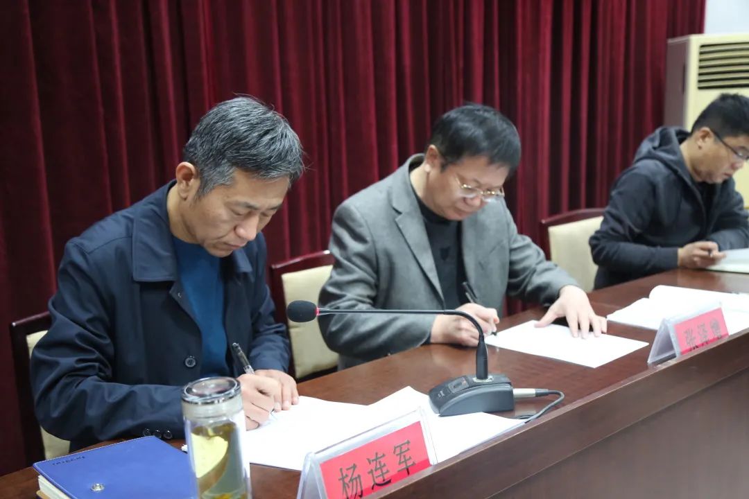3月18日,献县教育工作会议在教体局五楼会议室举行.