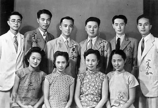 合肥张家是当时引人注目的名门世家,充和的曾祖父张树声曾是淮军将领