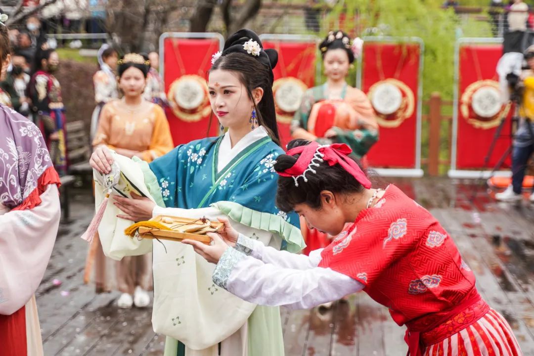 這也是在顧村公園舉辦的第七屆 漢服遊園會 同袍們身著漢服 應邀而來