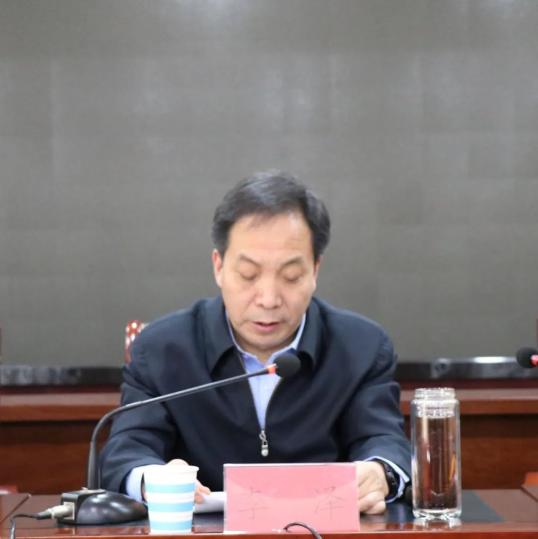 市委常委,组织部长李泽代表市委发言,对贾秀玲院长过去五年在原平市