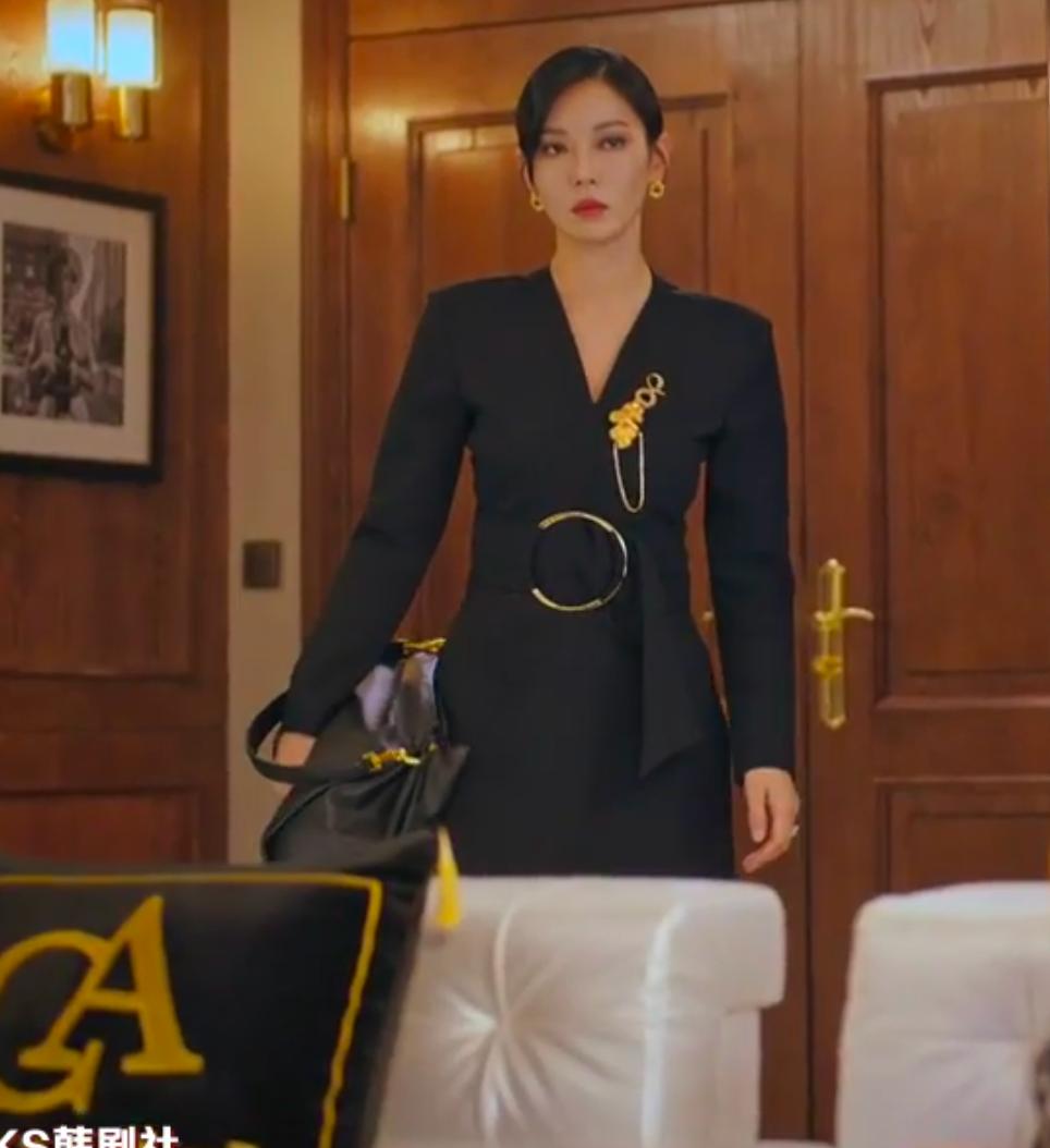 顶楼的女人们用百元平价货搭配大牌也能穿出财阀千金的豪气