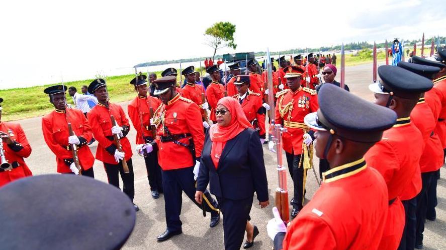 对话是正解 共赢是正道;坦桑尼亚首位女总统宣誓就职_媒体_澎湃新闻