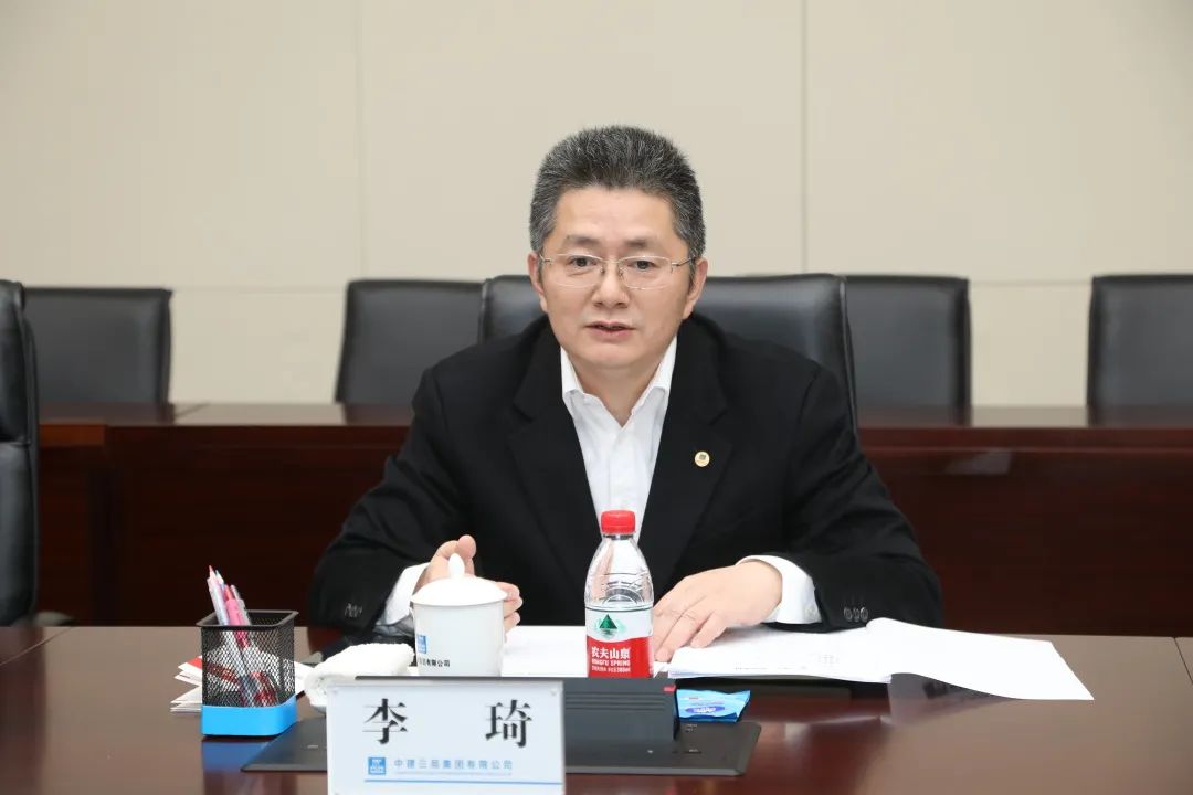 李琦欢迎李世平一行到访,介绍了中建三局发展情况,对中南钢铁有限公司