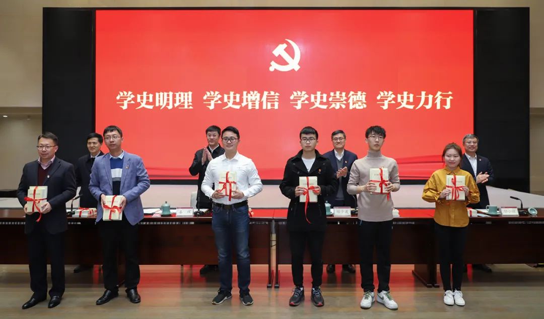座谈会上,姜辉,任少波,浙江省委宣传部一级巡视员张小国,浙江大学党委