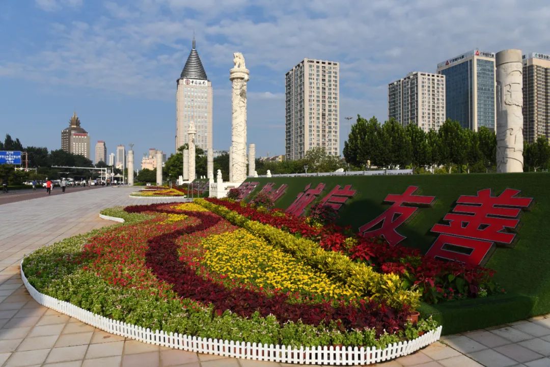 新世紀廣場洸河路蓼溝河公園可以看見蓼河公園的蒼翠,共青團路兩旁歷