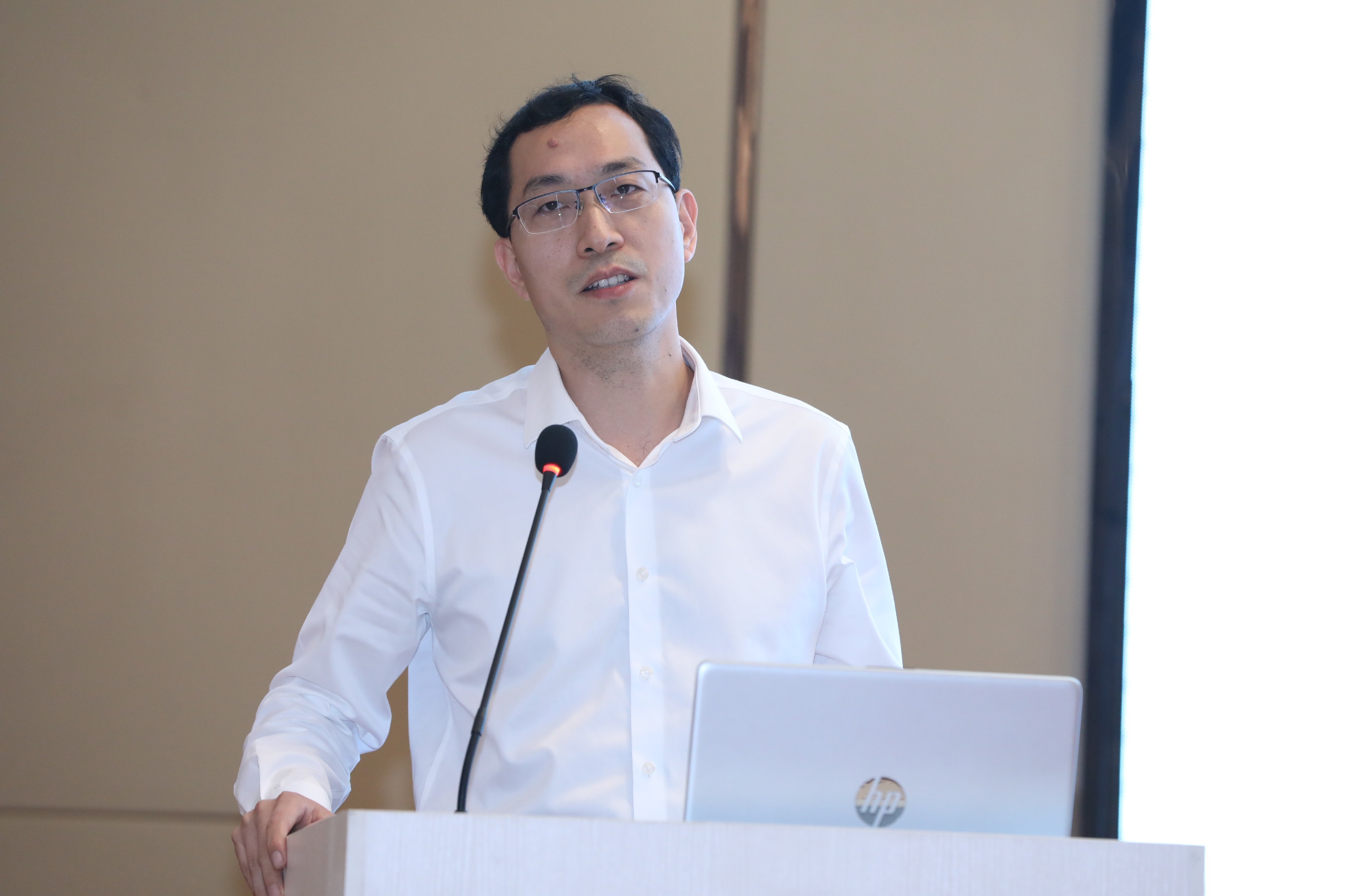 科主任,高级工程师李超峰作报告《人工智能在肿瘤诊疗中的应用探索》