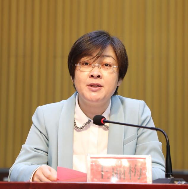 副县长王丽梅主持会议.