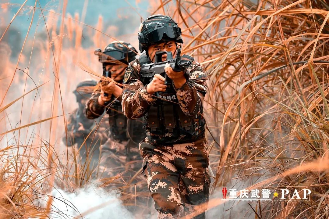 利刃出击浴火淬锋丨直击武警官兵演练现场