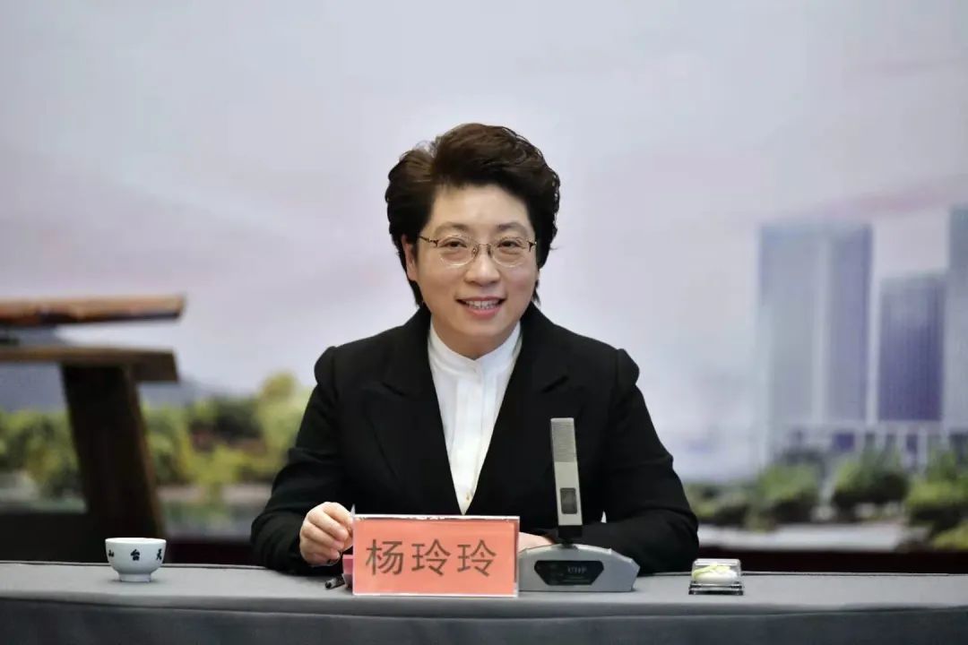 县委书记杨玲玲致辞3月20日,椒江区妇联和女企业家协会组织部分企业