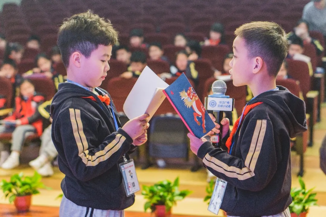 小记者,大视野:蓝媒镇海蛟川双语小记者采访实战