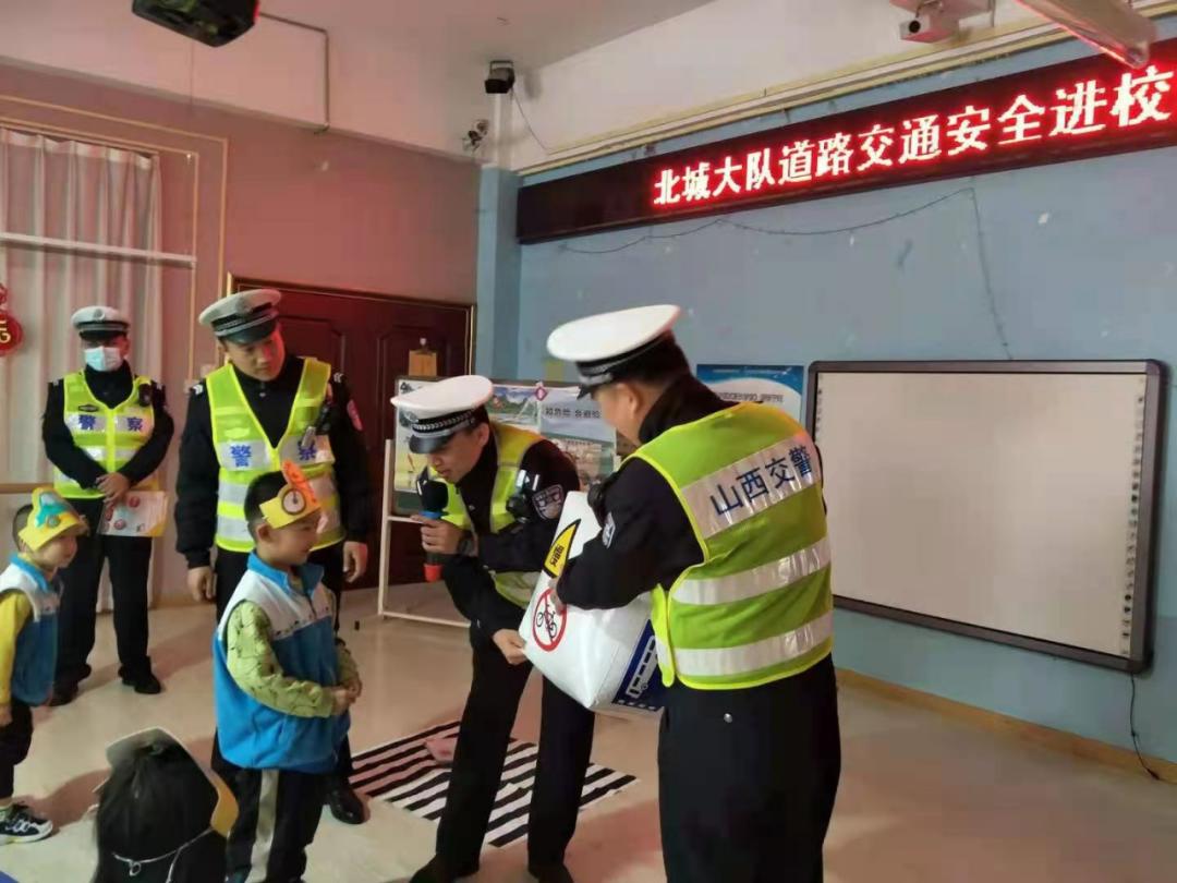 【预热"全国中小学生安全教育日"】 临汾公安交警走进幼儿园开展交通