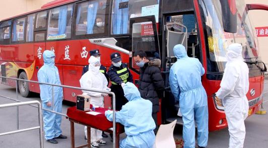 巾幗榮耀全國三八紅旗集體西安紡織城客運站小酒窩志願服務隊車站裡的