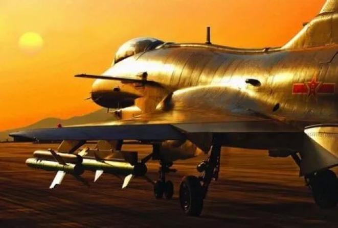 但最后他身患肺癌首飞成功后第二年60岁的他永远地离开了他心爱的战鹰