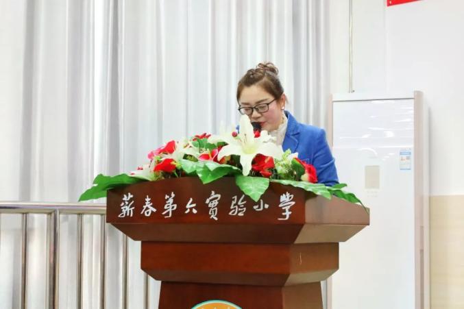 会议在温馨和谐的氛围中开始,由学生发展中心张燕校长主持.