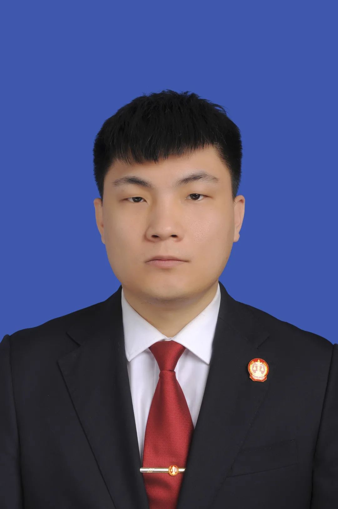 金凤鸣作为一名党员,要带头学习和弘扬新时代榜样精神,对标先进见贤