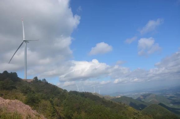 雷山百米大風車引來遊客看新鮮