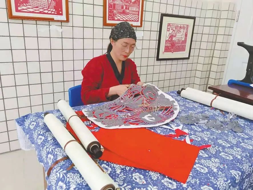 非遗传承人刘秀珍让剪纸技艺花开校园