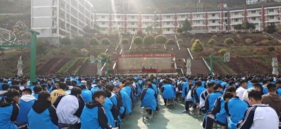 思南县司法局组织律师到梵净山中学开展法治宣传