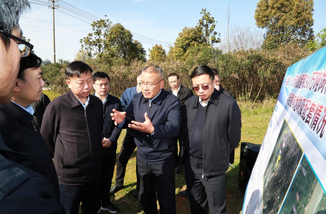 市领导丁纯,胡启生,程双林,黄化锋;省港航集团副总经理姚凯等陪同或