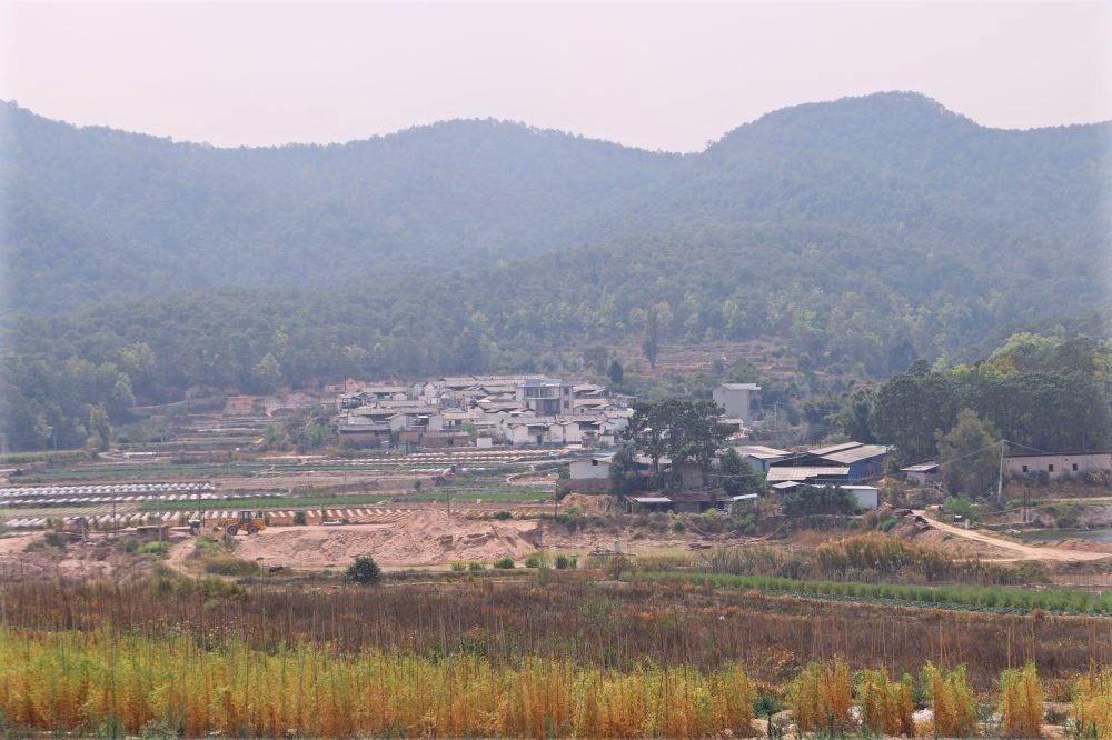 有多处危房 人居环境急需整治的村子 2020年 作为曲江镇第一批打造的