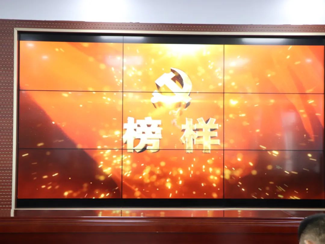 队伍教育整顿英模教育多伦县人民法院组织全体干警观看榜样5专题节目