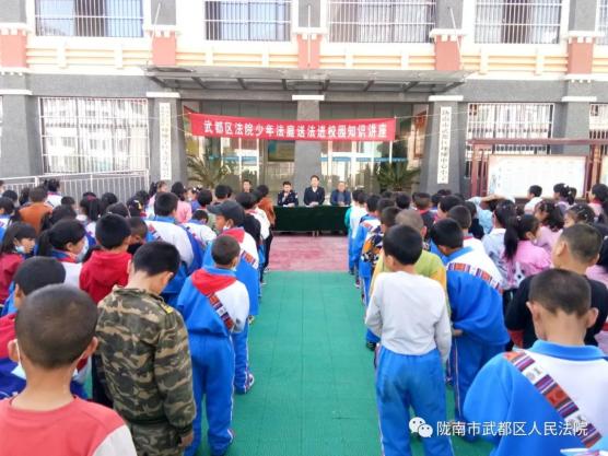 3月23日,武都区法院少年法庭庭长,坪垭中心小学法治副校长桑海宏来到
