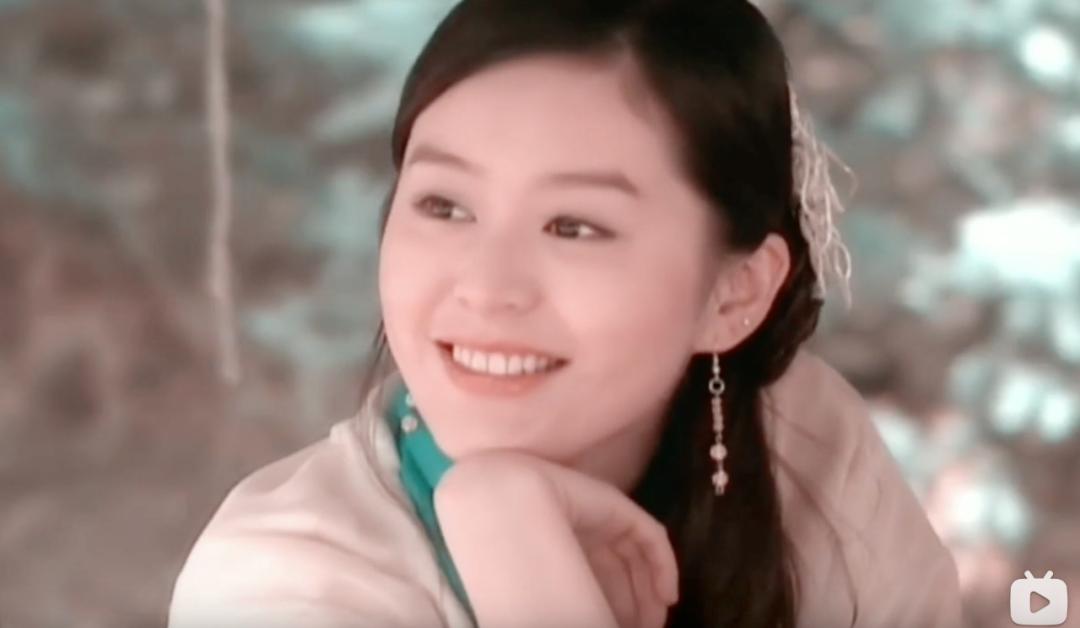 因为名字里有个「仙」字,后来大家都喜欢叫她「小仙女」叫「慕容仙」.