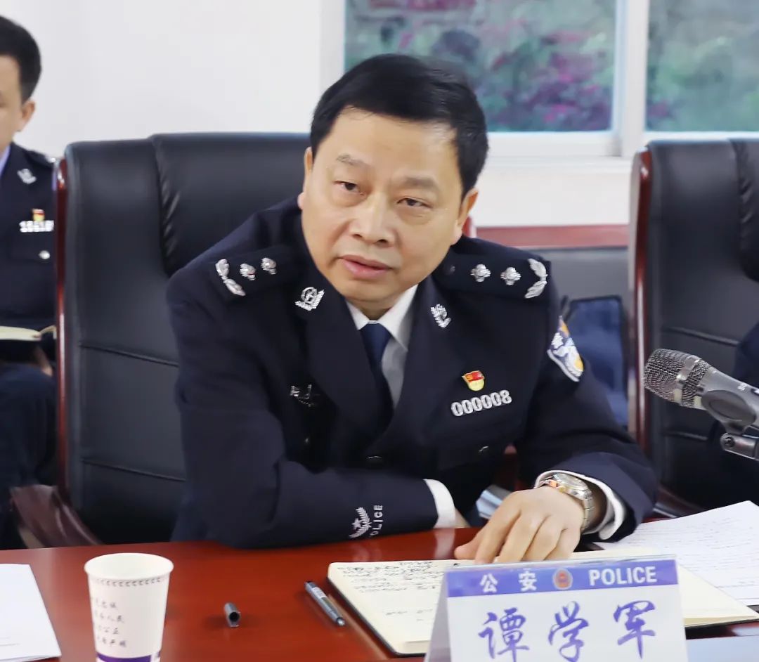 头条谭学军同志深入沙洲派出所调研要求争创全国优秀派出所