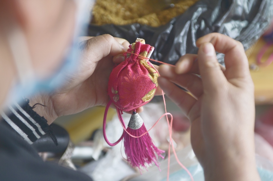 装在香囊里的希望