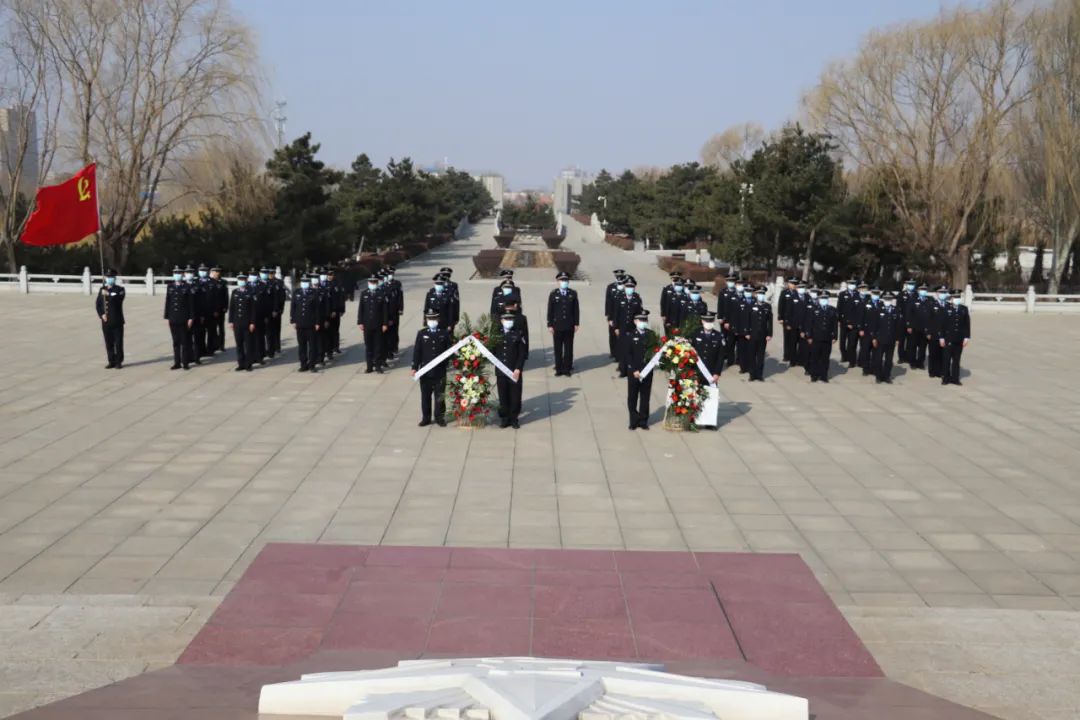 巡警支隊組織民輔警到四平烈士陵園參觀學習緬懷革命先烈